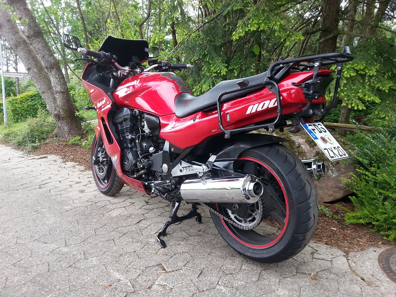 GPZ mit Hauptständer & orig. Auspuff